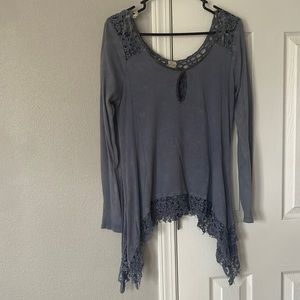 Gimmicks brand by BKE size Small Hippie style long sleeve STUNNING back details